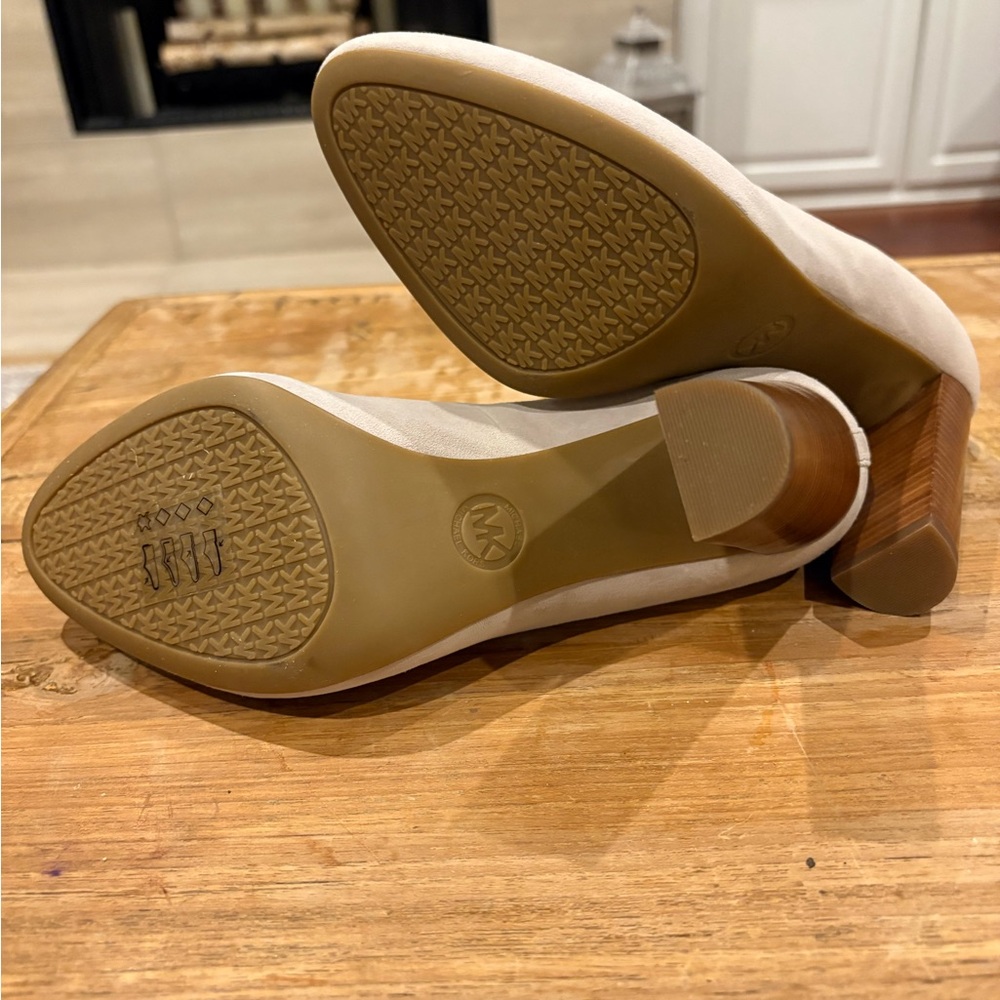 NWOB Michael Kors suede 3.5 inch wood High Heels women’s size 7. Never worn. - Picture 6 of 7